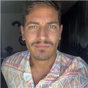 Profesor de Historia, ejerzo la docencia desde 2016 tanto en historia como otras materias afines a las ciencias sociales